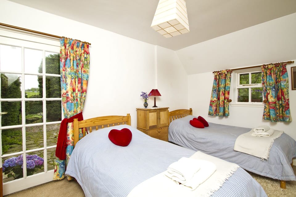 Bright, twin bedroom with garden view