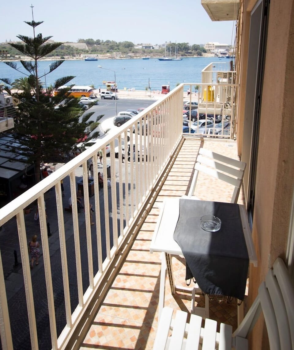 Sun-drenched Balcony, for breakfast and great seaviews (and beyond)