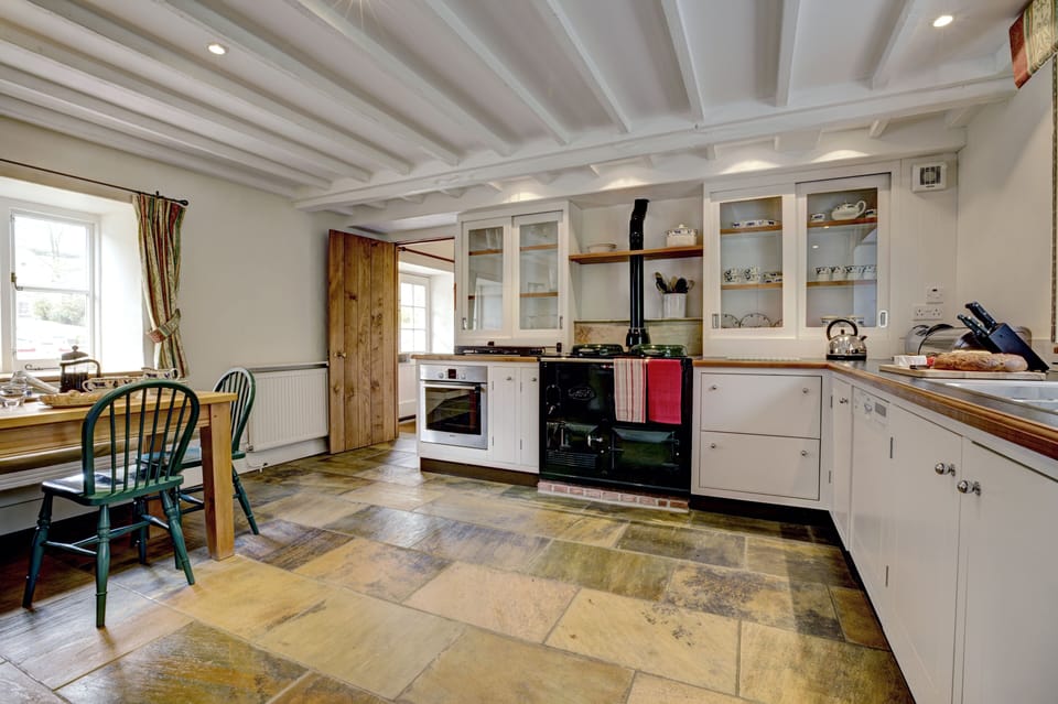 Large well-equipped kitchen