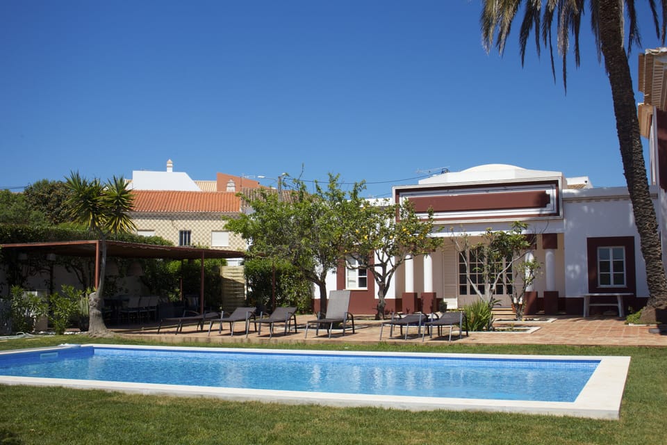 pátio e piscina; patio and swimming pool; 
