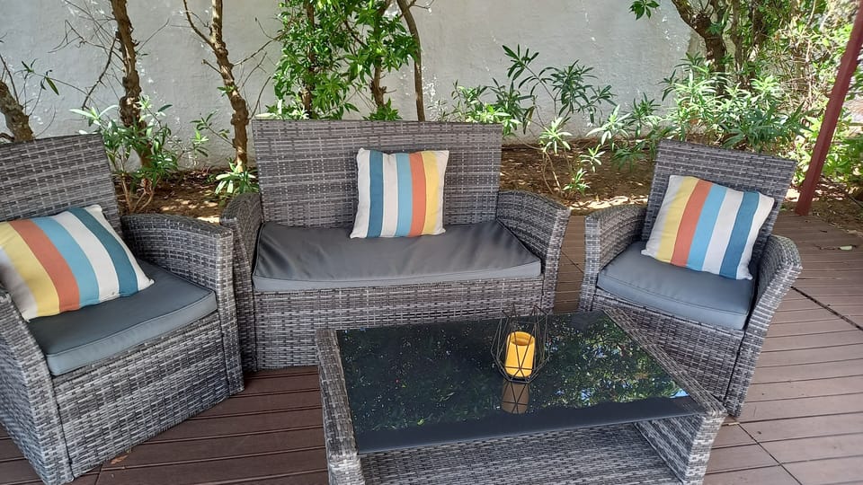Patio e piscina; patio and swimming pool