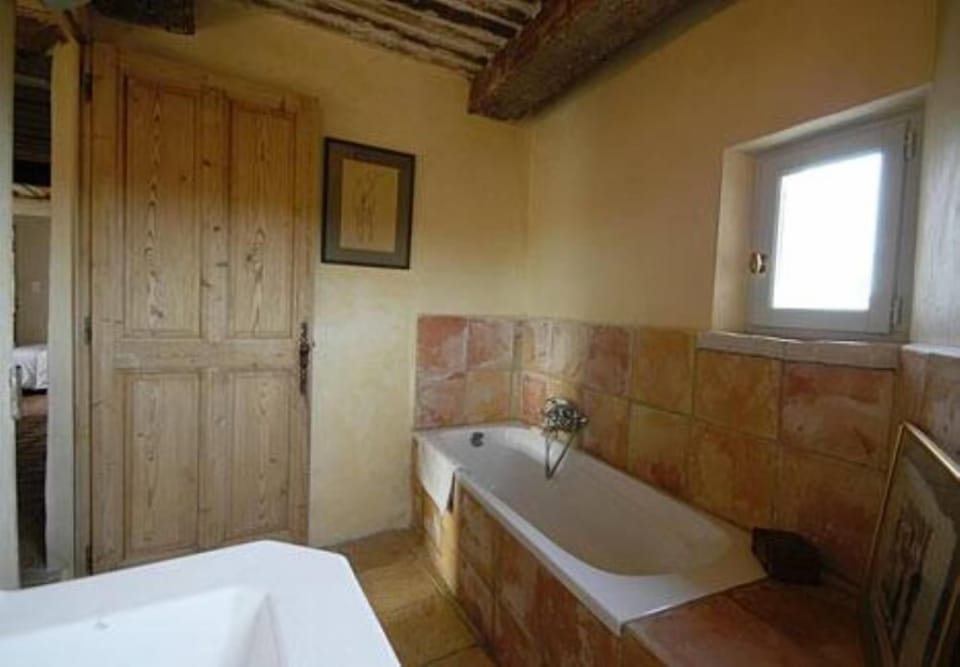 Bathroom to bedroom 3
