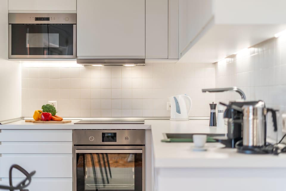 Modern fitted kitchen with stainless steel appliances — Apartment Aroeira Golf II, holiday apartment in Portugal