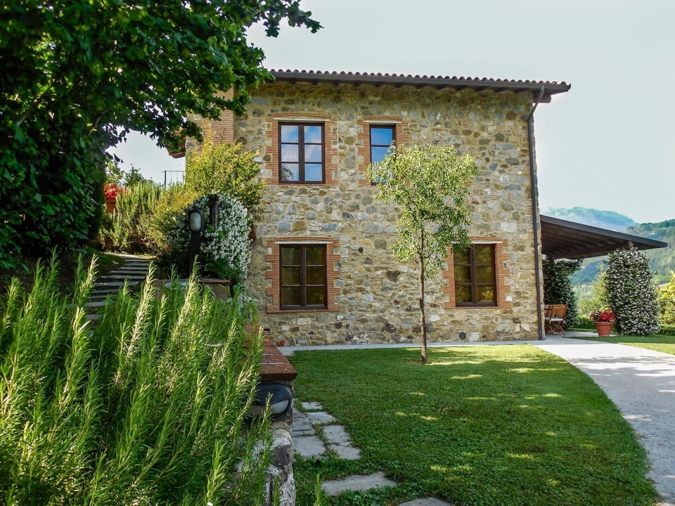 Villa and setting