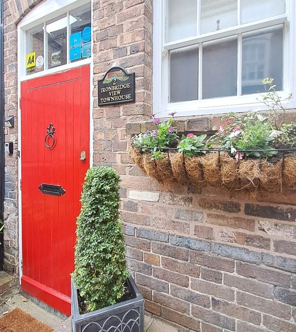 Ironbridge View Townhouse - Award winning Holiday home - view of the Iron Bridge