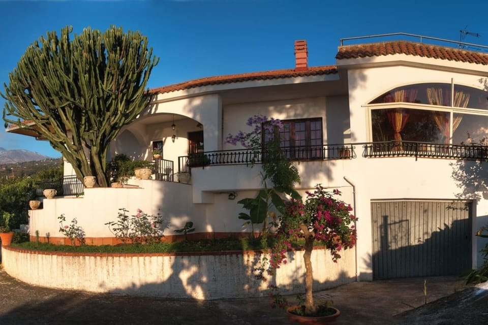 Front of The Villa (Etna Backward) VILLA TRINACRIA - SUNTRIPSICILY COM 