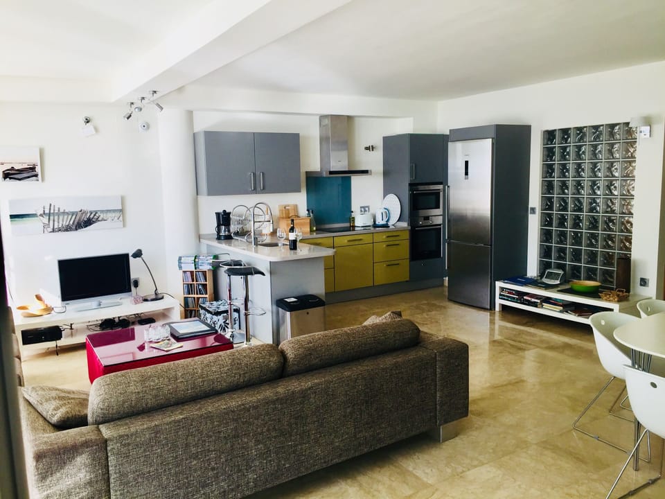 Sitting area and kitchen