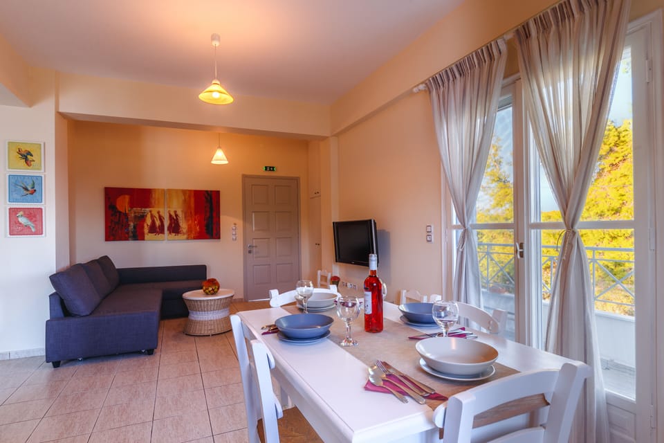 LIVING ROOM - KITCHEN, GROUND FLOOR