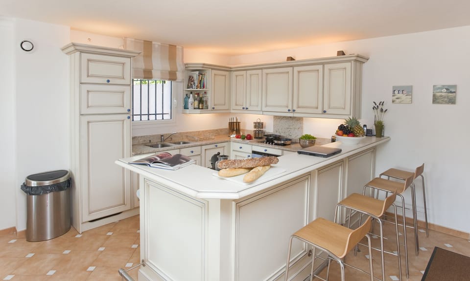 breakfast bar
