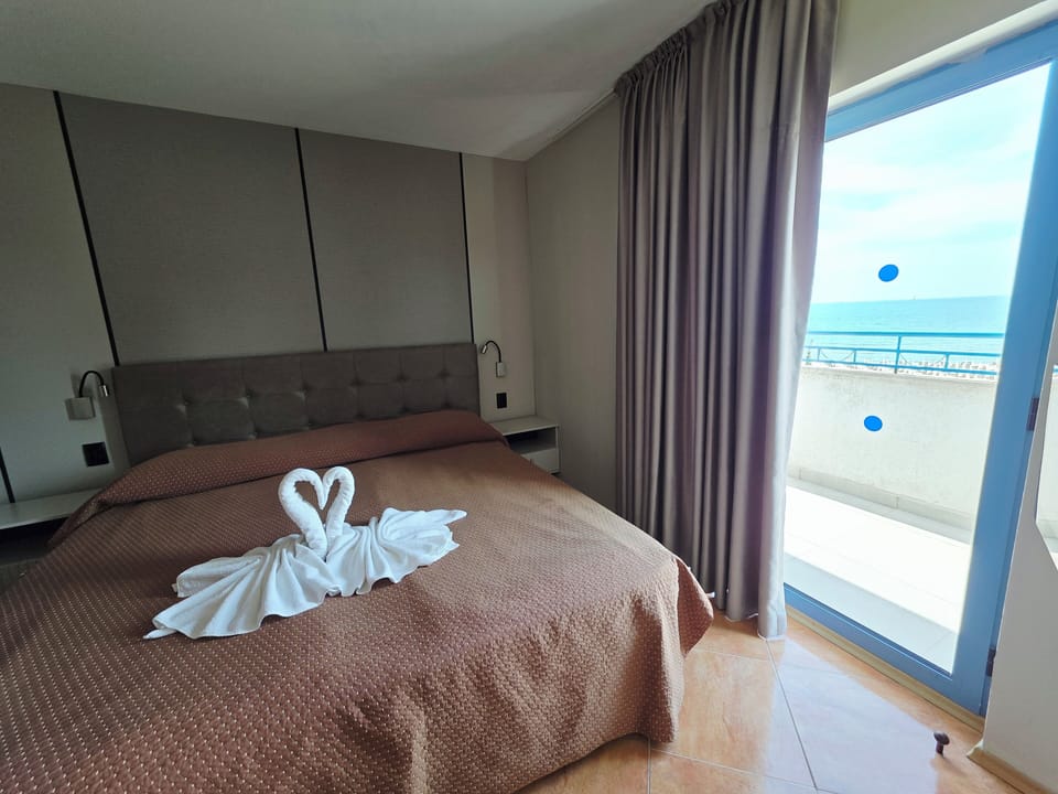 Panoramic Apartment | Desk, iron/ironing board, free WiFi, bed sheets
