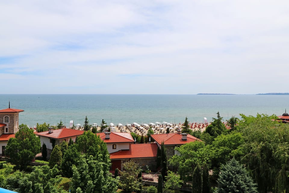 Panoramic Apartment | Desk, iron/ironing board, free WiFi, bed sheets