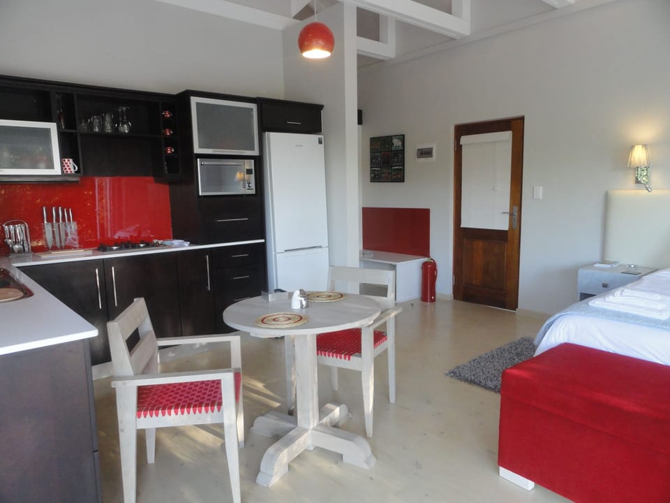 Boutique Red Ivory Sleeps 2 | In-room dining