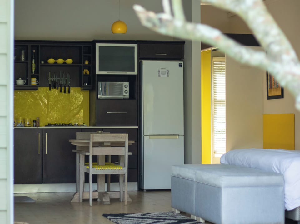 Boutique Yellowwood Sleeps 2 | Premium bedding, individually decorated, individually furnished