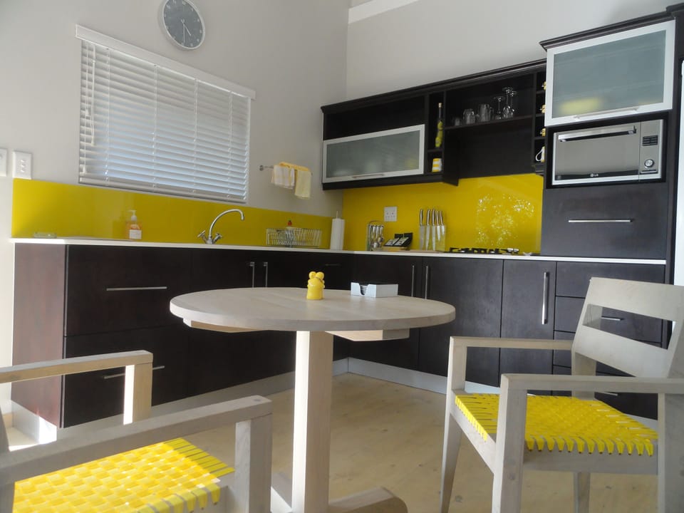 Boutique Yellowwood Sleeps 2 | Private kitchen | Fridge, electric kettle, toaster, freezer