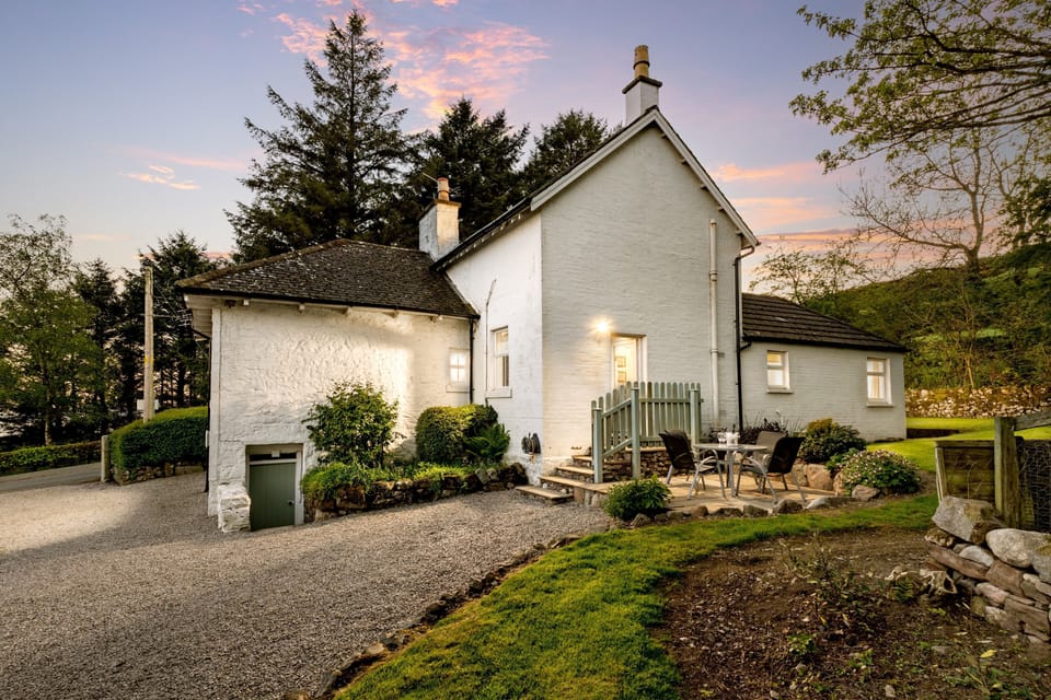 Cutlar's Lodge at dusk
