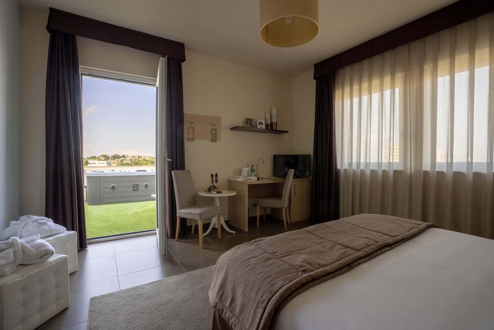 Premium Studio Suite, Private Pool, Sea View | Minibar, in-room safe, desk, blackout drapes