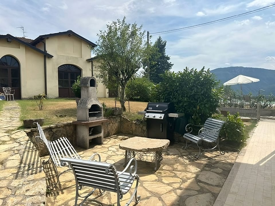 Outside space & BBQ area