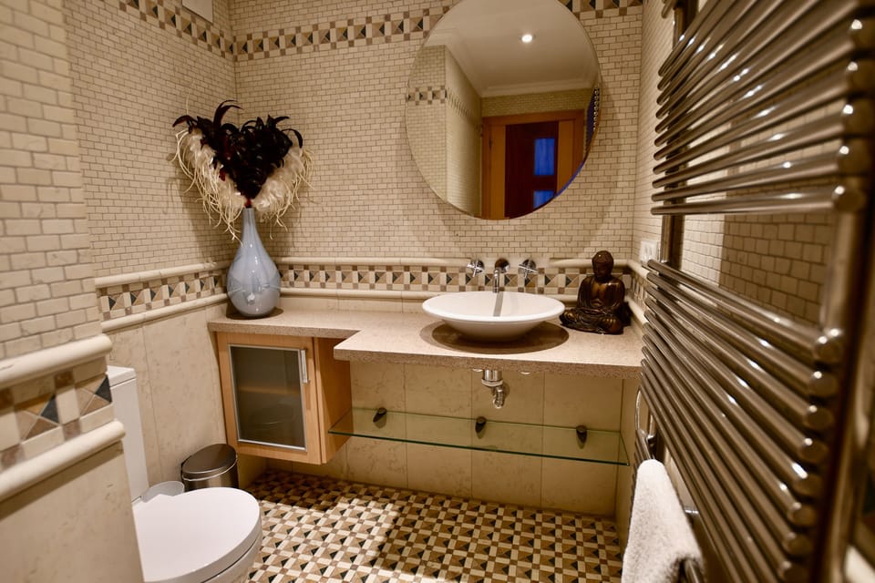 Main bathroom
