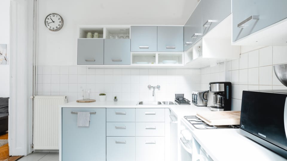 The kitchen is fully equipped, including dishwasher and washing machine