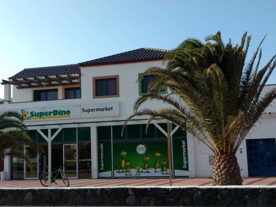 Supermarket 5 minutes walking