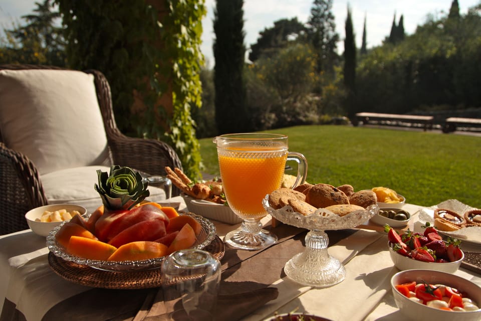 Merenda in the Garden