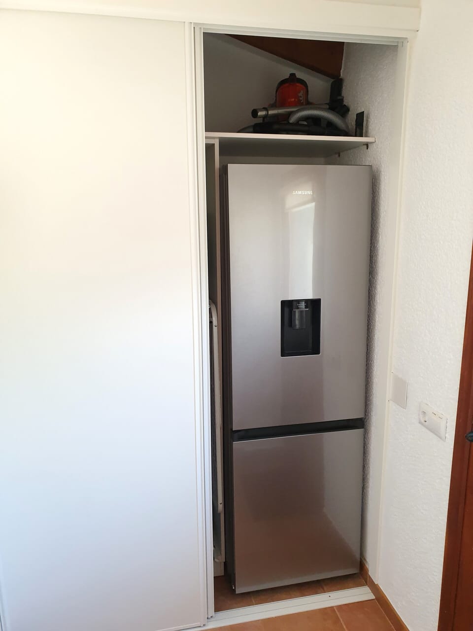 Modern 
Fridge Freezer with Cold Water Dispenser