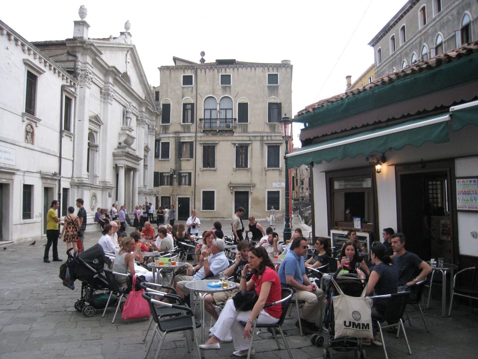 An angle of Formosa Square (few steps away)