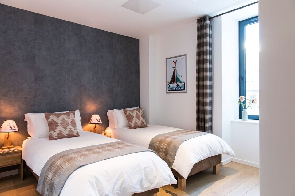 Bedroom 2, flexible double or twin room