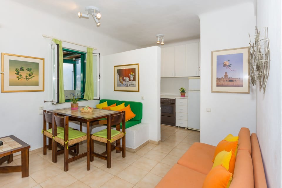 DINING ROOM+KITCHEN