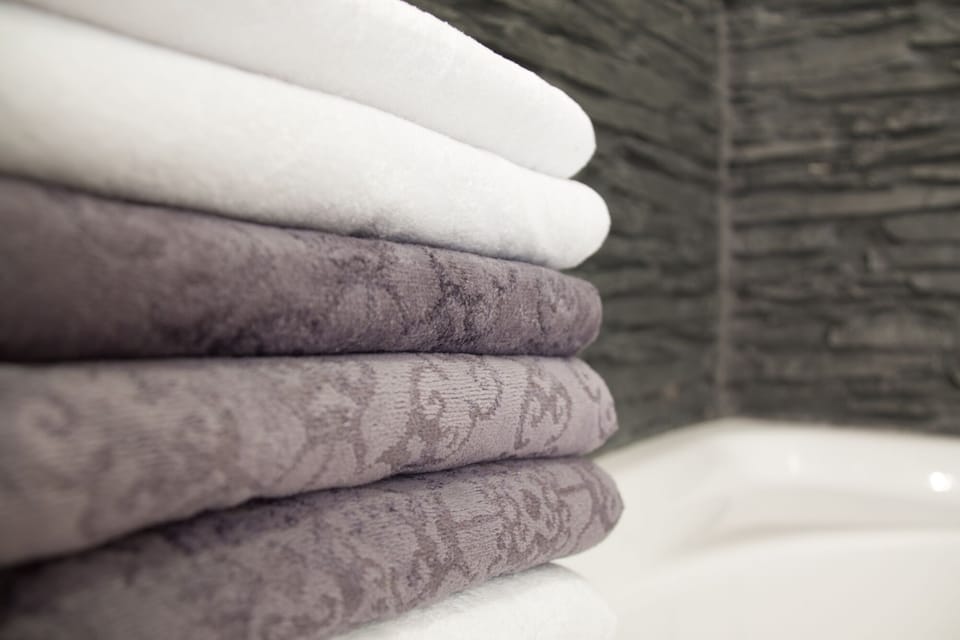 Bathroom towels included