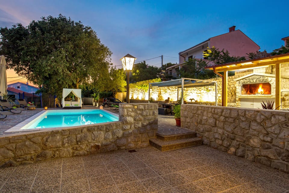 Pool and terrace 