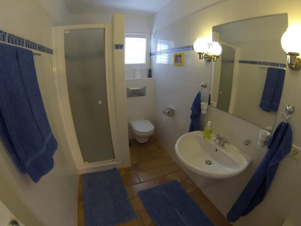 2 separated bathrooms
