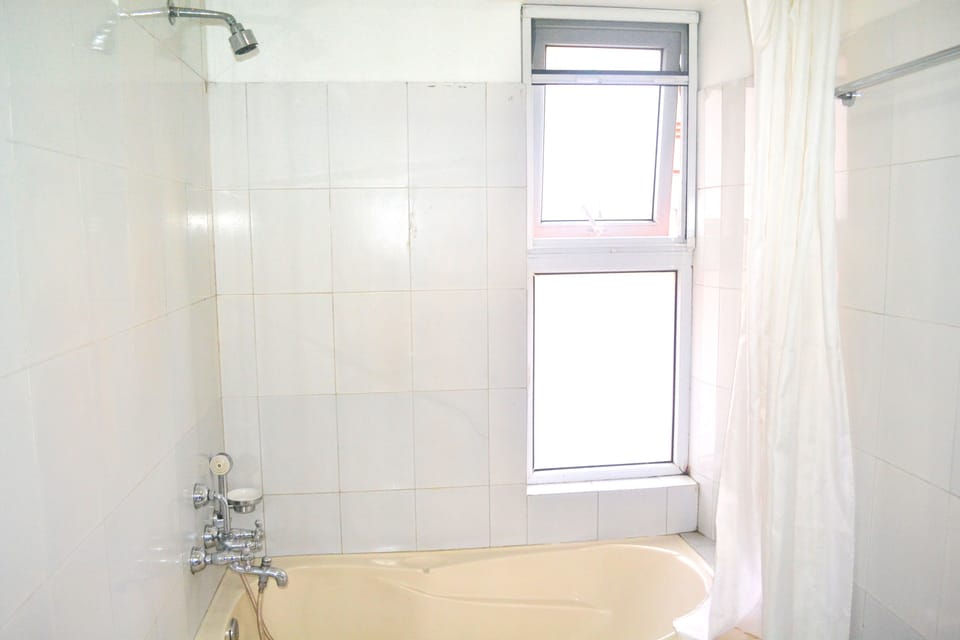 Deluxe Single Room | Bathroom | Rainfall showerhead, free toiletries, hair dryer, slippers