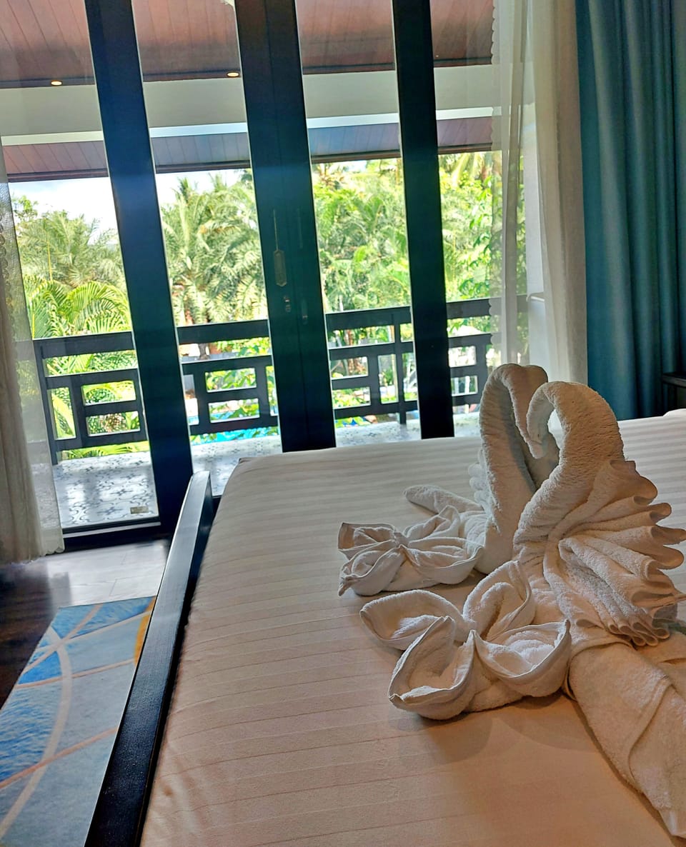 Luxury Double Room, 1 King Bed, Pool View | In-room safe, desk, blackout drapes, soundproofing