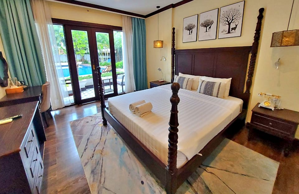 In-room safe, desk, blackout drapes, soundproofing