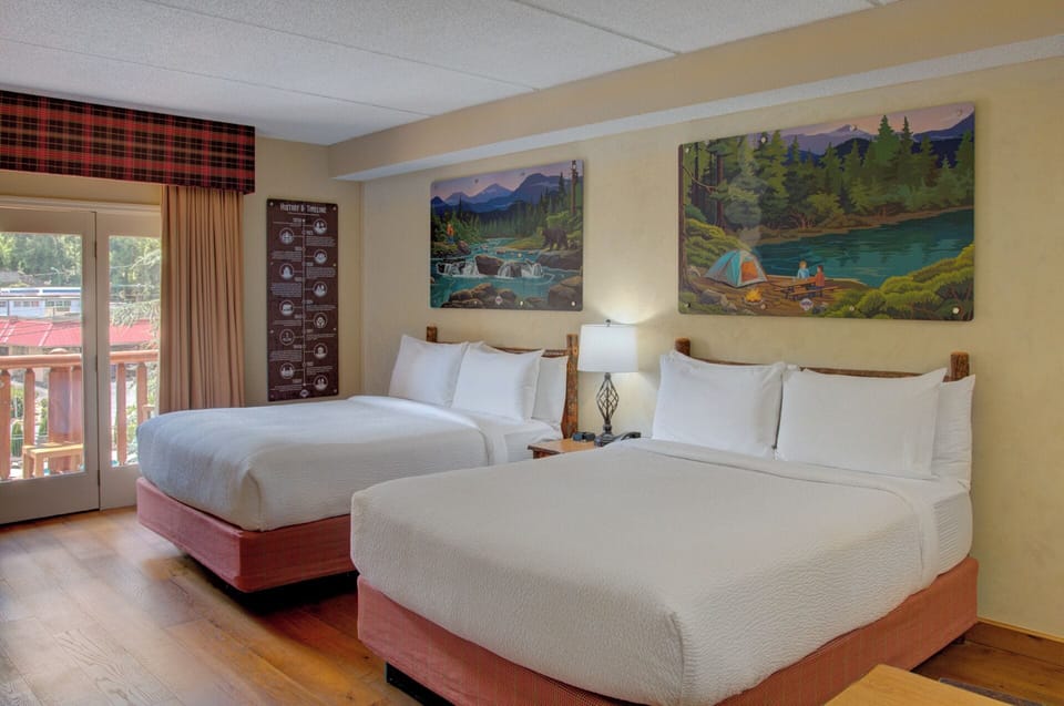 2 Queen, River View, Balcony with Fireplace | Premium bedding, desk, iron/ironing board, free WiFi