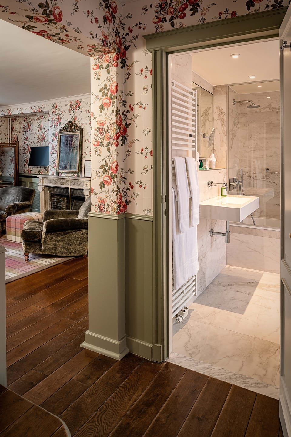 Romantic Room, Canal View | Bathroom | Shower, rainfall showerhead, designer toiletries, hair dryer