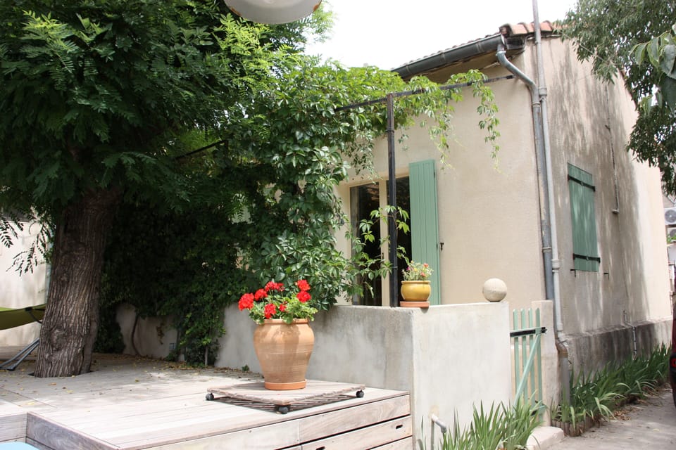 House with shaded terrace and optional spa in NÎMES House in Nimes