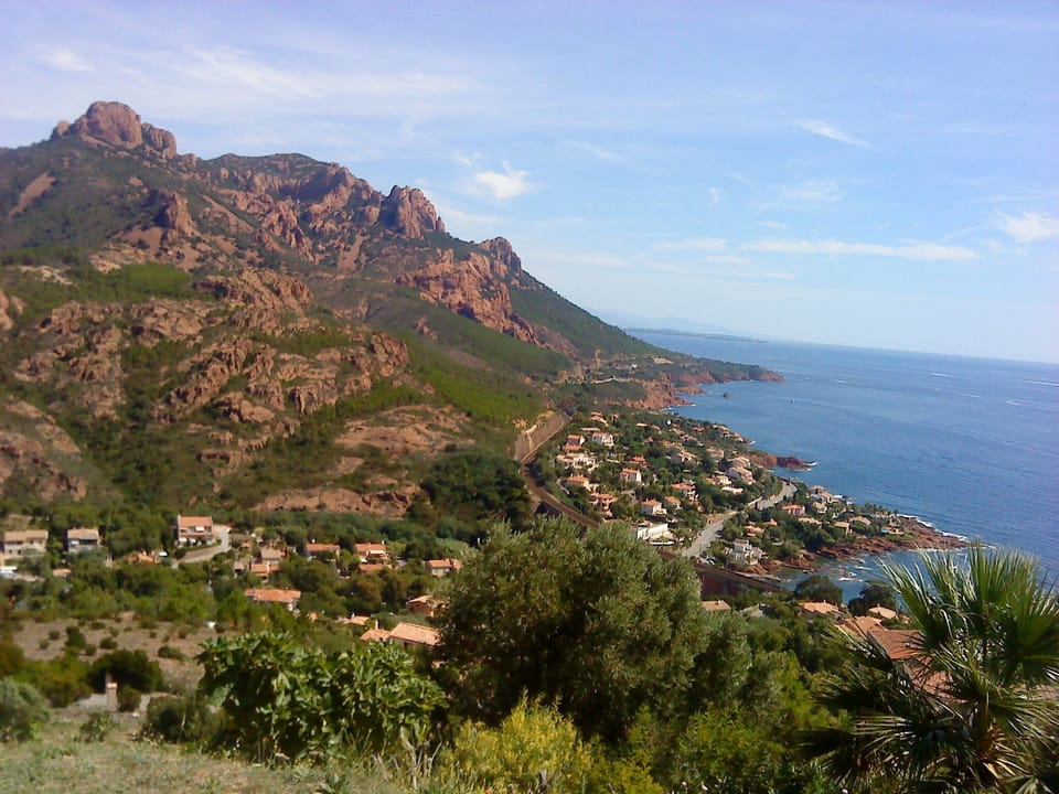 Facing the sea and the Estérel massif, Antheor, town of Saint Raphaël  Villa in Saint-Raphael