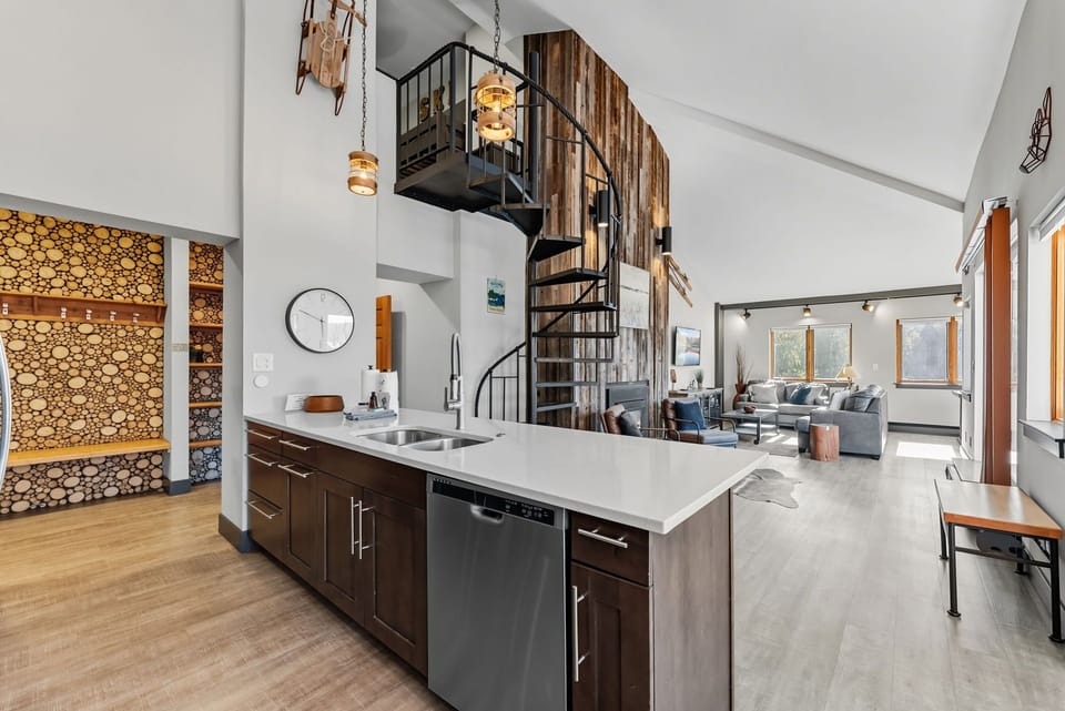 Kitchen, main level