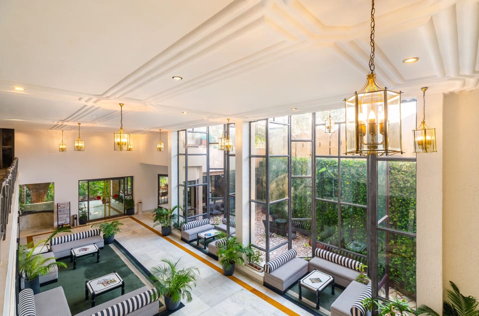 Lobby lounge