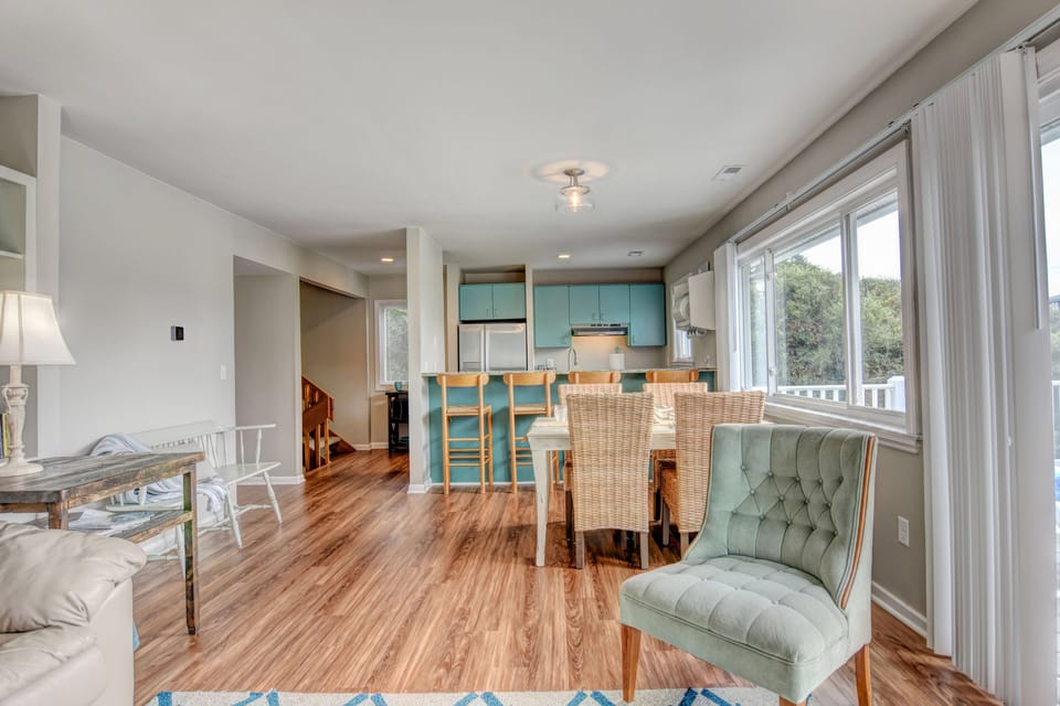 Space to have a big meal, play games, and watch movies. Dining table expands. 