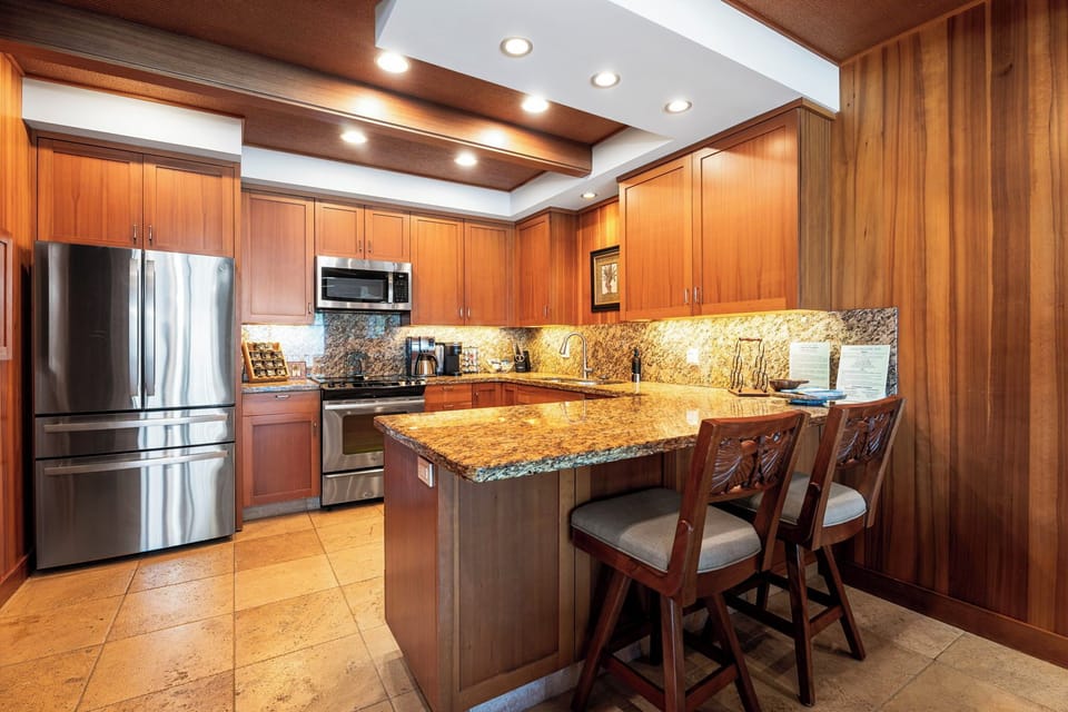 Full, well stocked kitchen with breakfast bar