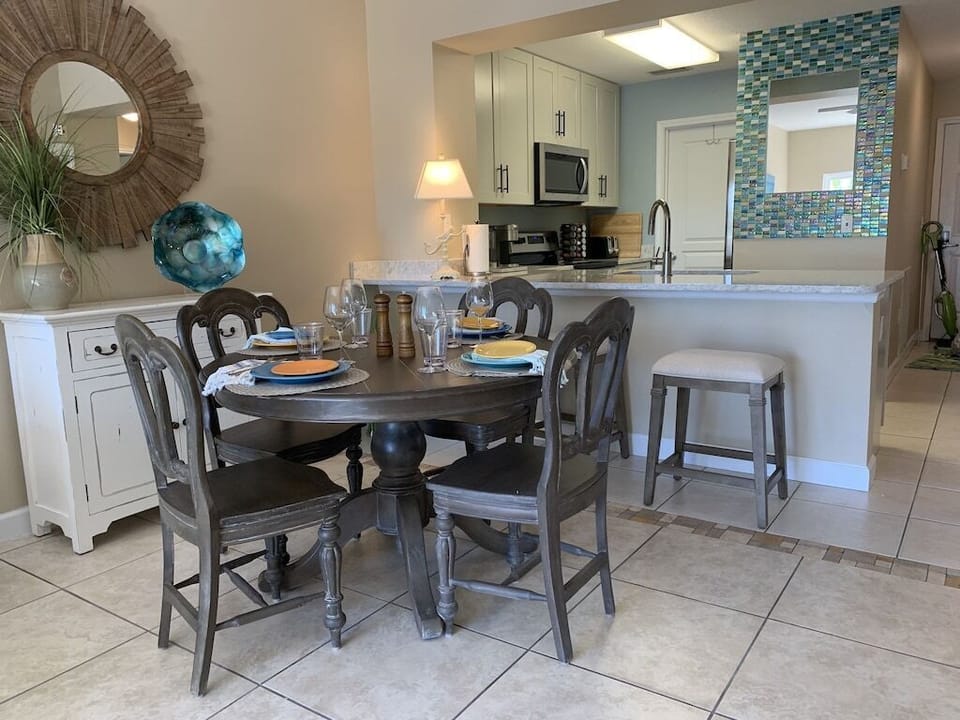 Table for 4 and 3 barstools make it easy for everyone!