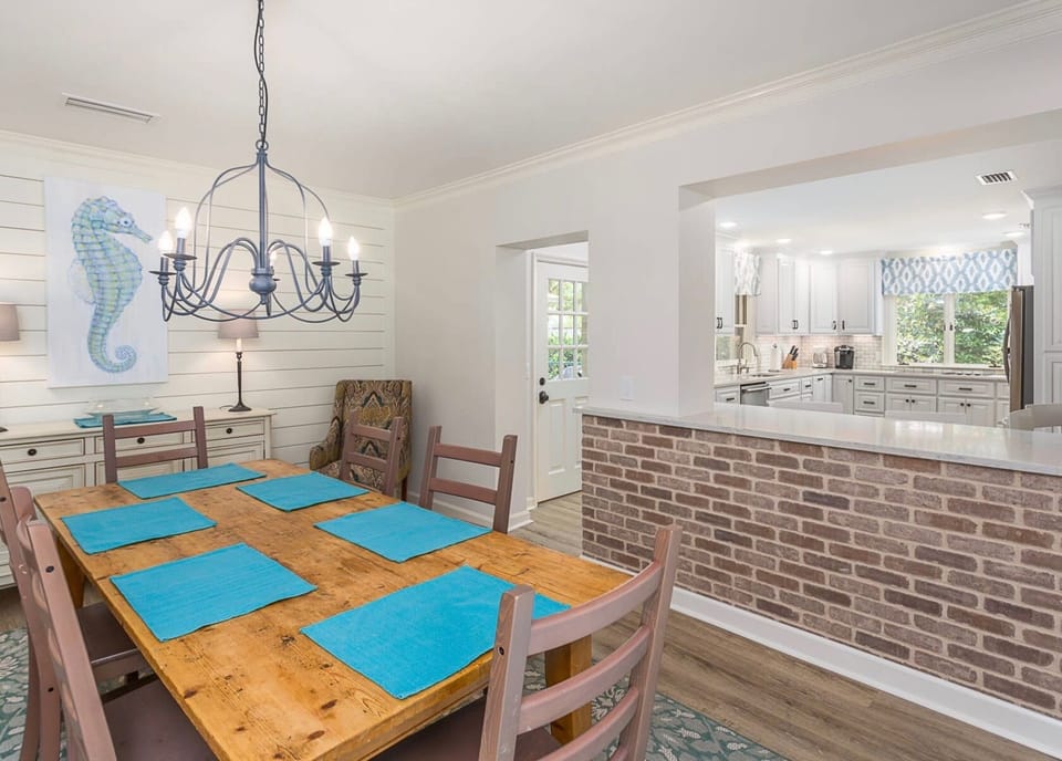 Dining Room w/Pool View - Seats 8