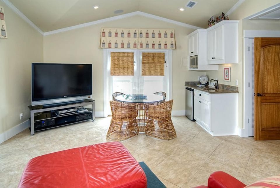 3rd Floor Entertainment room with Queen Murphy Bed