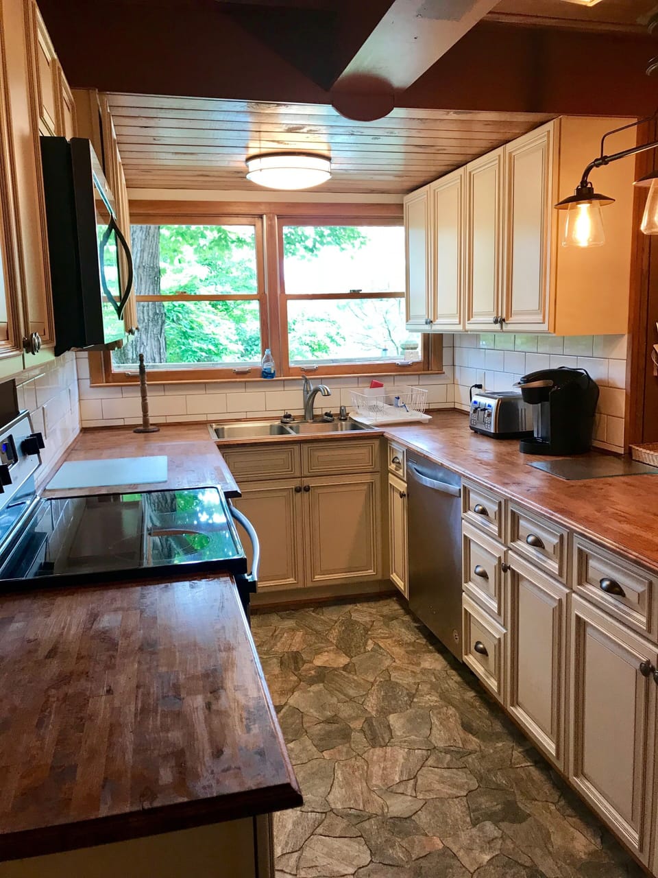 Renovated kitchen with premium cabinetry, appliances and countertops!
