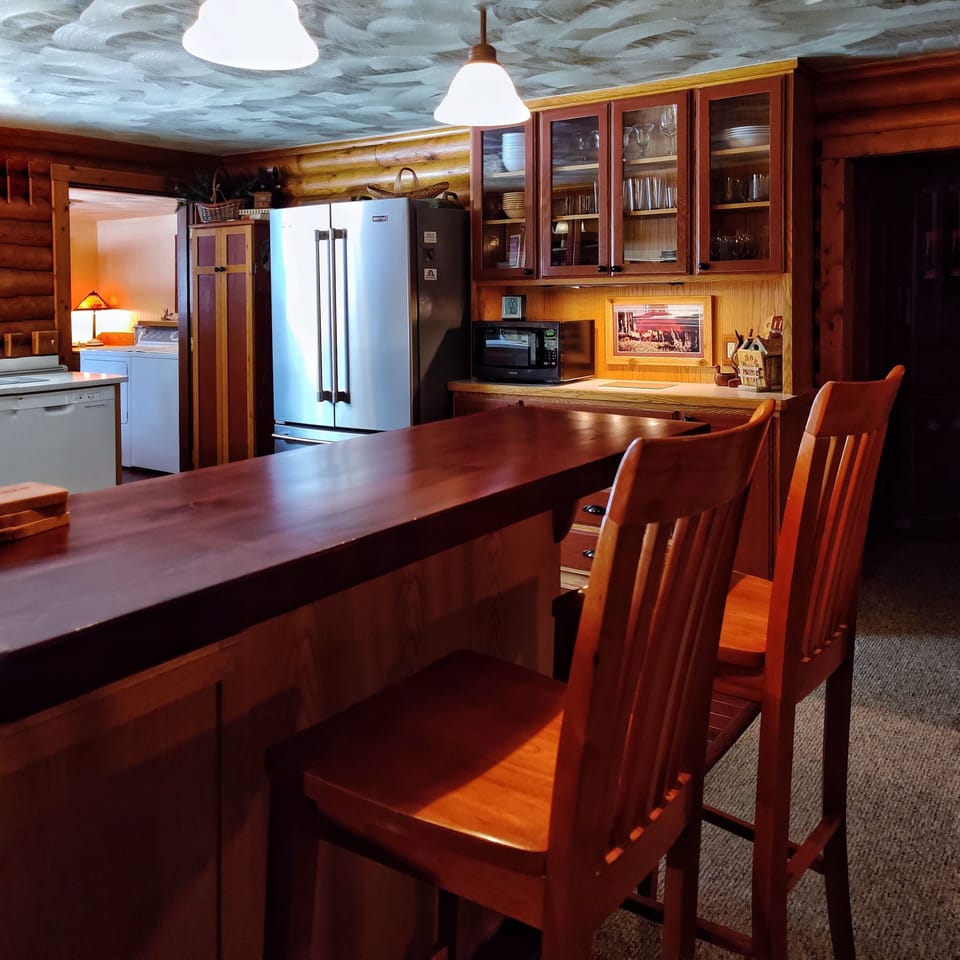 breakfast bar looking into kitchen