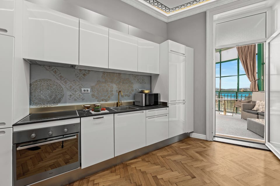 Luxury Penthouse, Sea View | Private kitchen | Fridge, microwave, stovetop, dishwasher