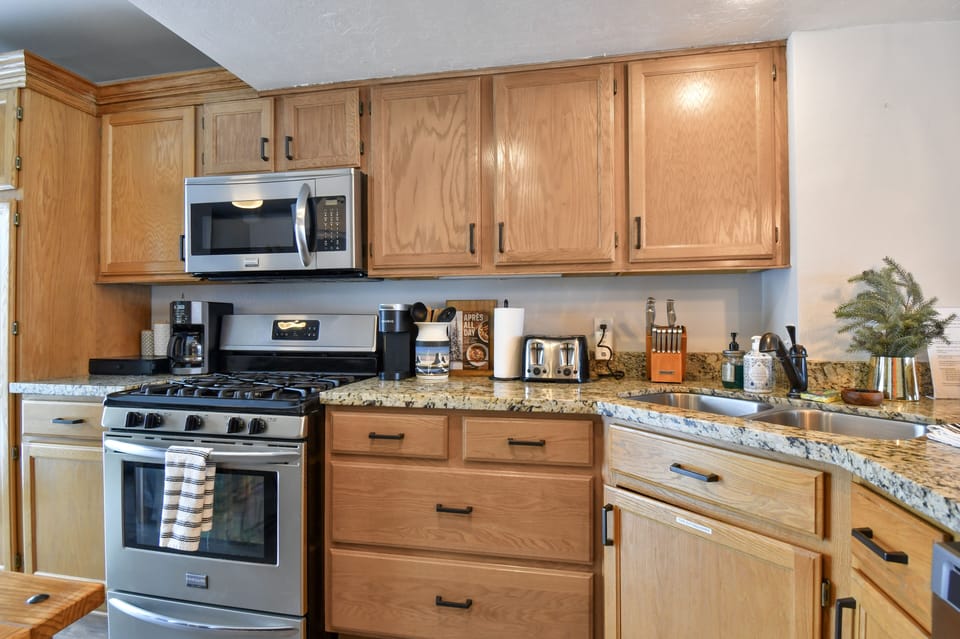 Well stocked Kitchen for preparing meals